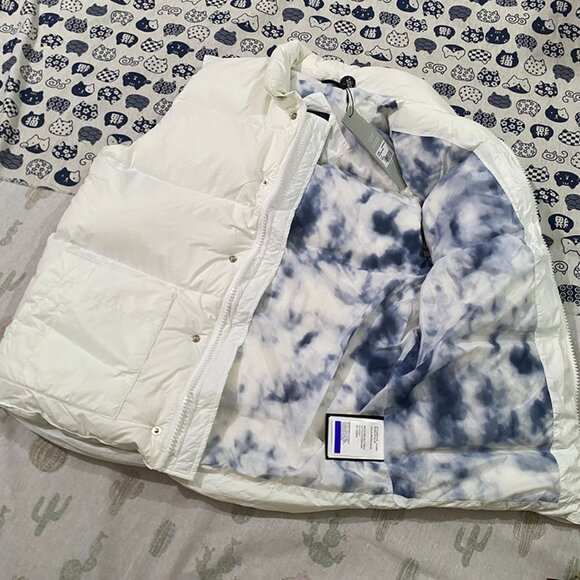 Canada Goose White Stand Collar Down Vest - Picture 2 of 11